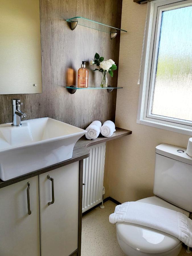 Luxury Woodland Retreat Holiday Home - Shorefield Country Park Downton  Екстер'єр фото